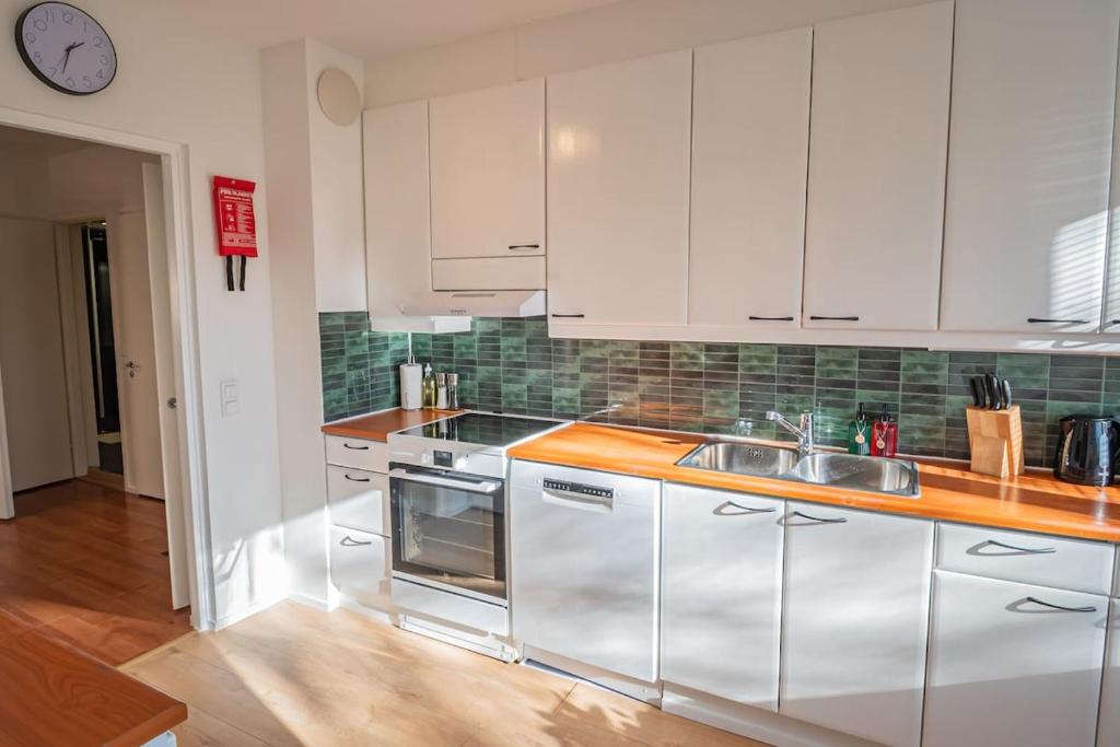 Fully equipped kitchen at Nine Pines family apartment, Rovaniemi