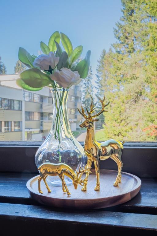 Window detail with reindeer figurines at Nine Pines