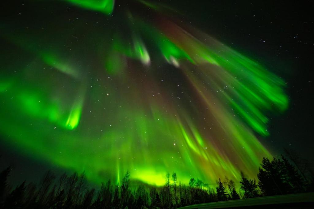 Northern lights over Korkalovaara, Rovaniemi — photographed by Joona